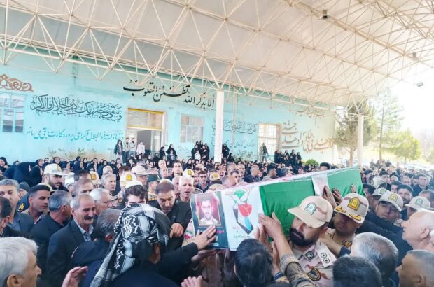 تشییع باشکوه پیکر مطهر دو شهید والامقام در ایلام با حضور پرشور مردم