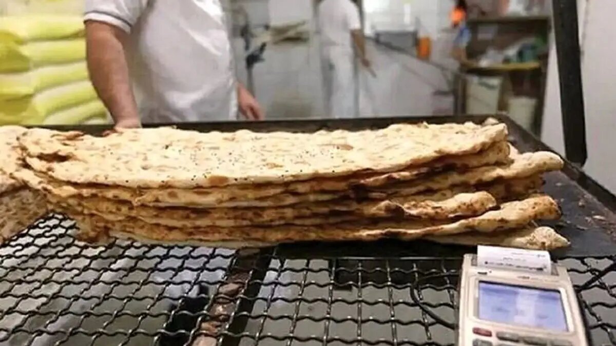 آقایان مسئول؛ شما با عملکردتان نان را از سر سفره مردم بریدید