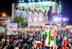 ملت ایران تمام قد پشت تیم ملی هستند و زوزه های خسته عده ای وطن فروش شکست خورده با حمایت قاتلین ملت ایران، راه به جایی نخواهد برد