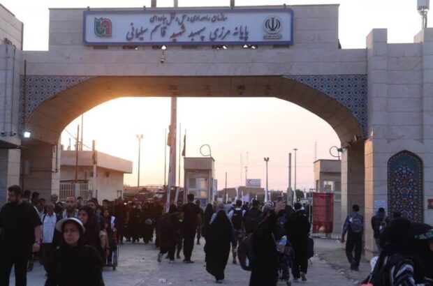 تردد بیش از ۱۸۲ هزار زائر از مرز شهید سلیمانی مهران در ایام عرفه تردد بیش از ۱۸۲ هزار زائر از مرز شهید سلیمانی مهران در ایام عرفه
